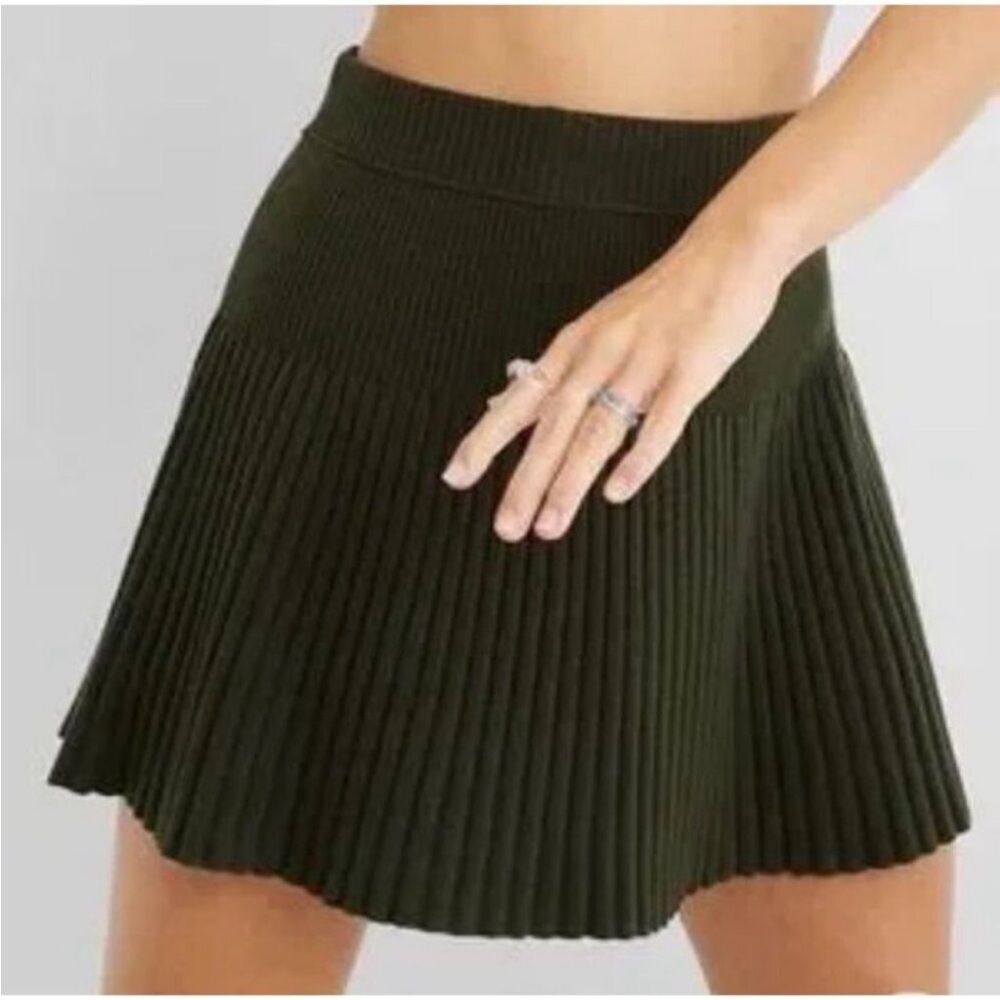 🆕 AERIE Take Charge Stretchy Ribbed Knit Olive Green Pleated Mini Skirt, Size M - Picture 12 of 14